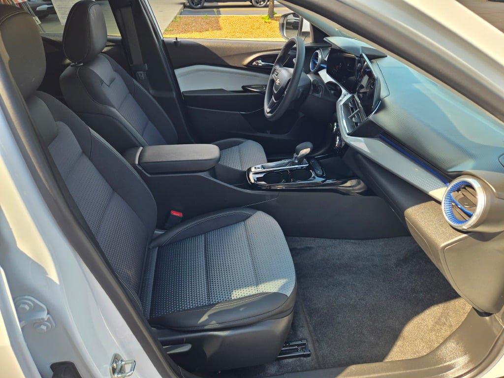 Used 2026 Chevrolet Trax LT FWD image 7