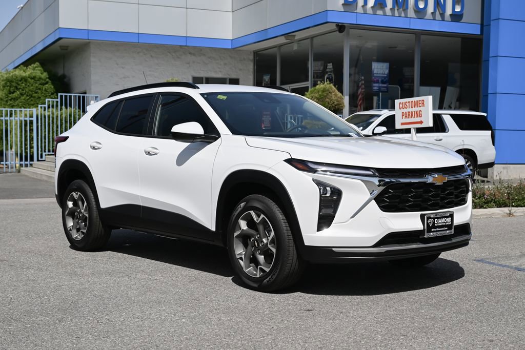 New 2026 Chevrolet Trax LT w/ LPO, Blackout Package FWD image 1