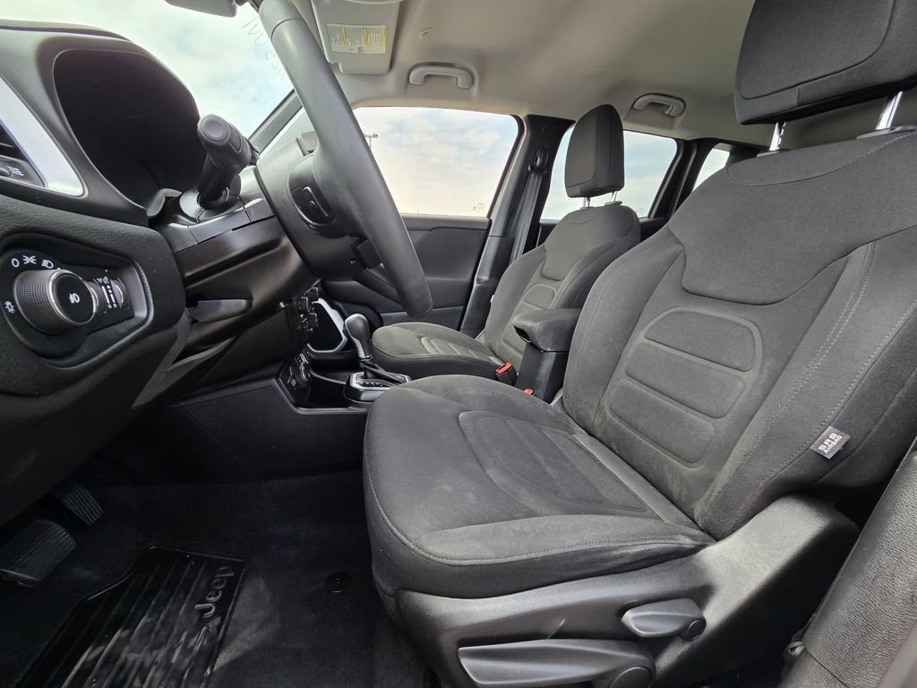 Used 2018 Jeep Renegade Latitude image 23