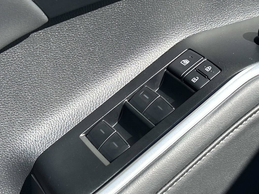 Used 2026 Toyota Highlander XLE AWD/4WD image 25
