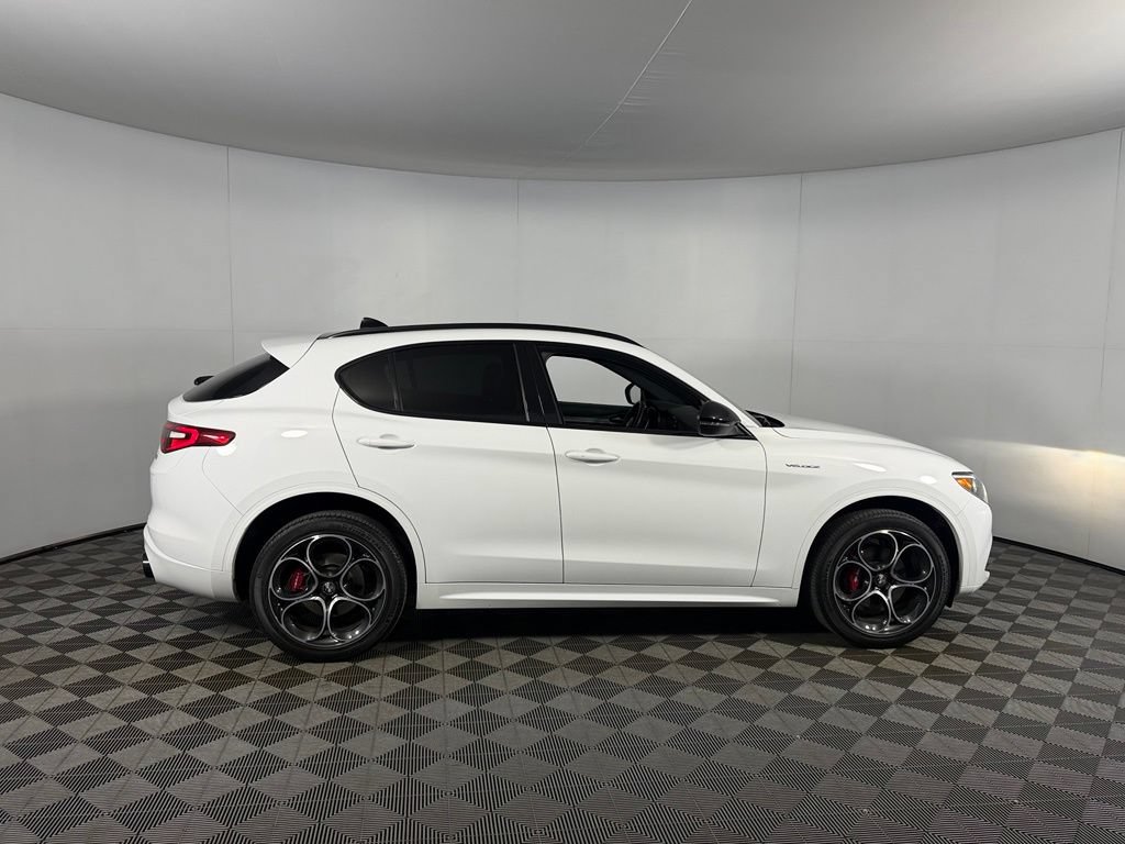 Used 2023 Alfa Romeo Stelvio Veloce AWD/4WD image 7