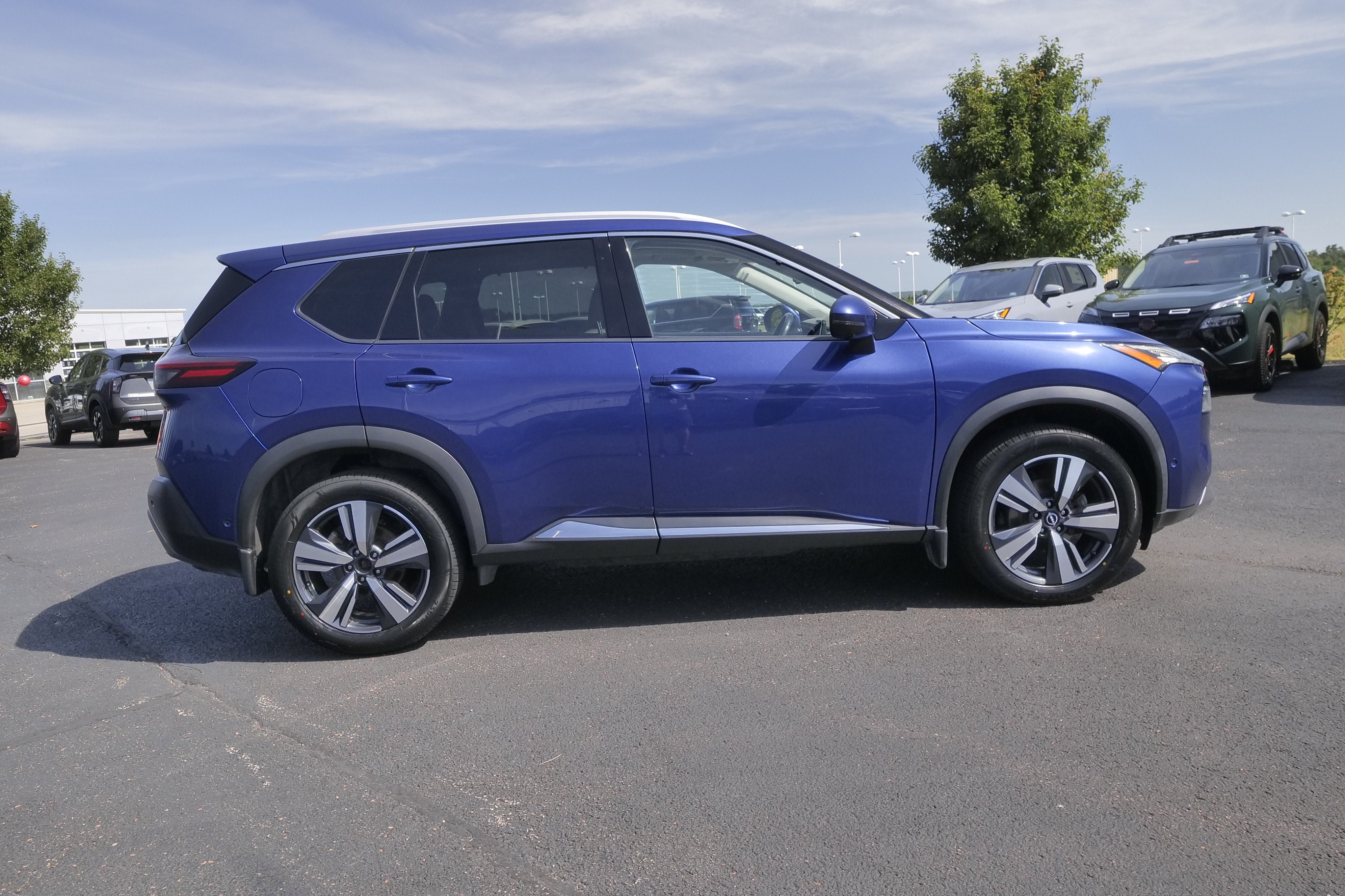 Used 2022 Nissan Rogue SL w/ SL Premium Package AWD/4WD image 5