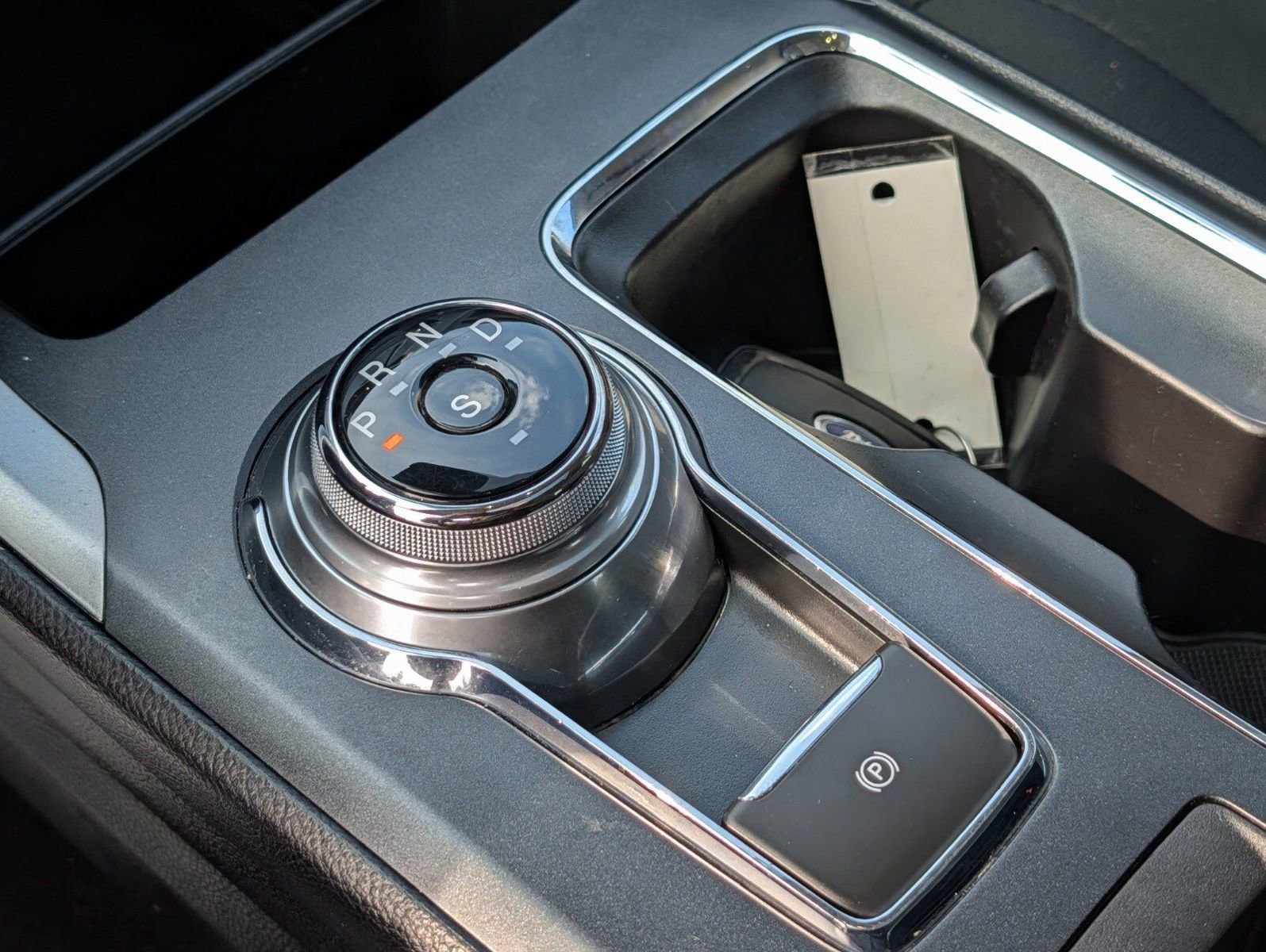 Used 2020 Ford Fusion SE image 9