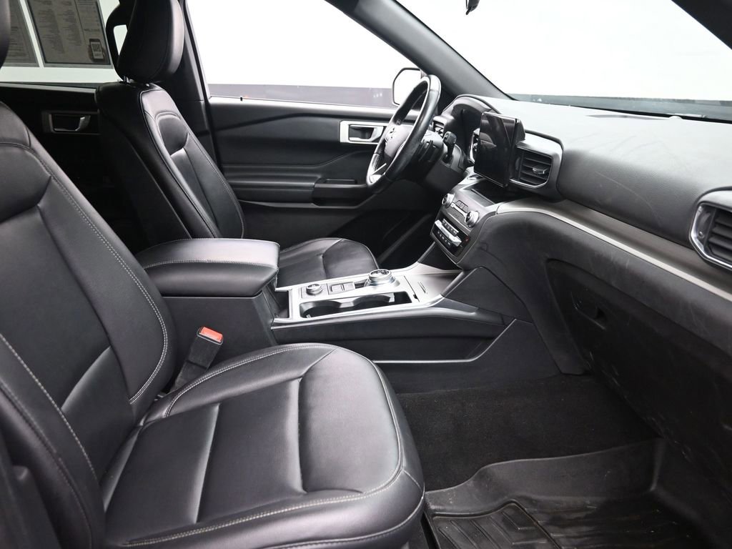 Used 2020 Ford Explorer XLT w/ Equipment Group 202A image 7