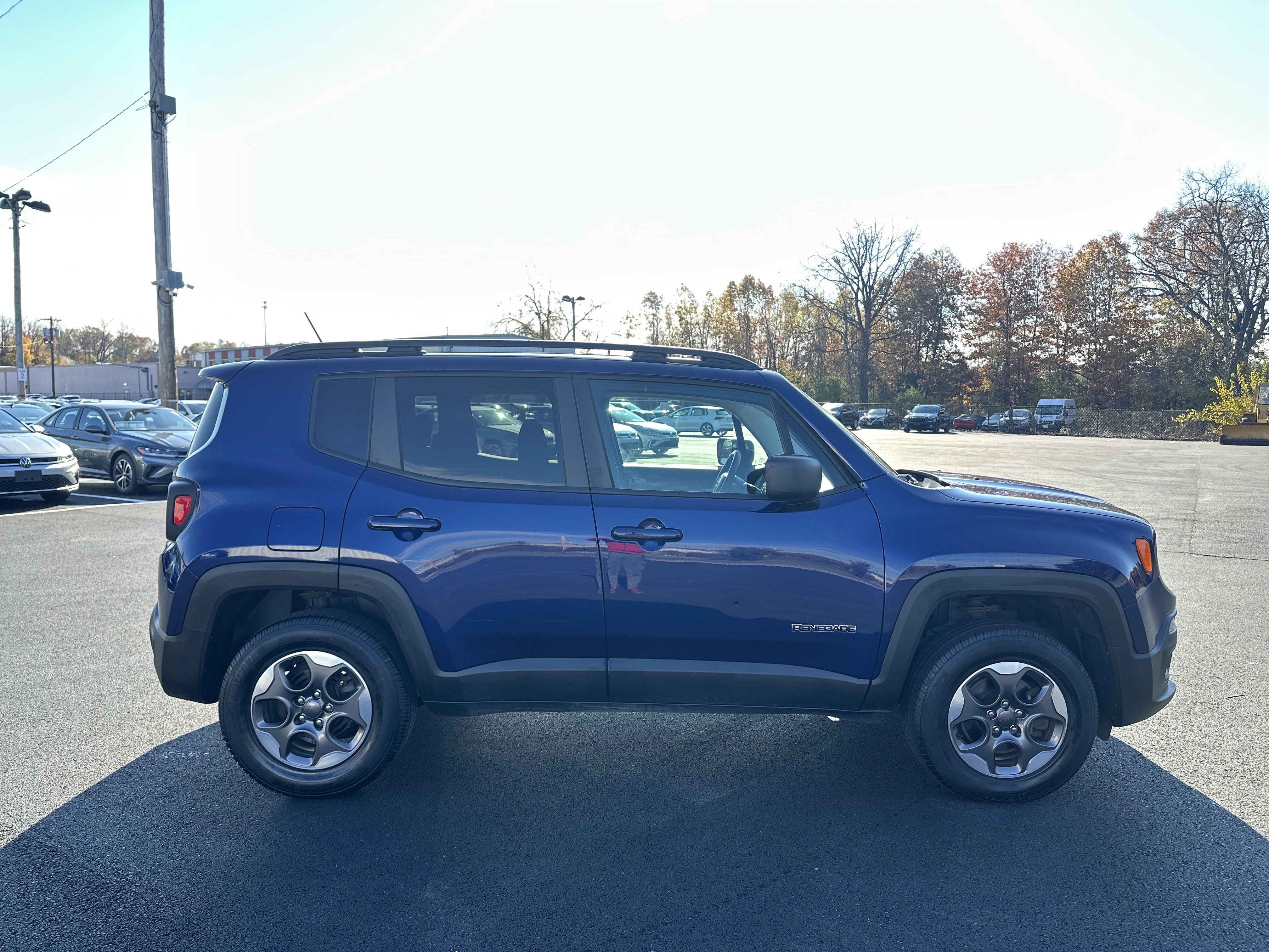 Used 2017 Jeep Renegade Sport w/ Power & Air Group image 4