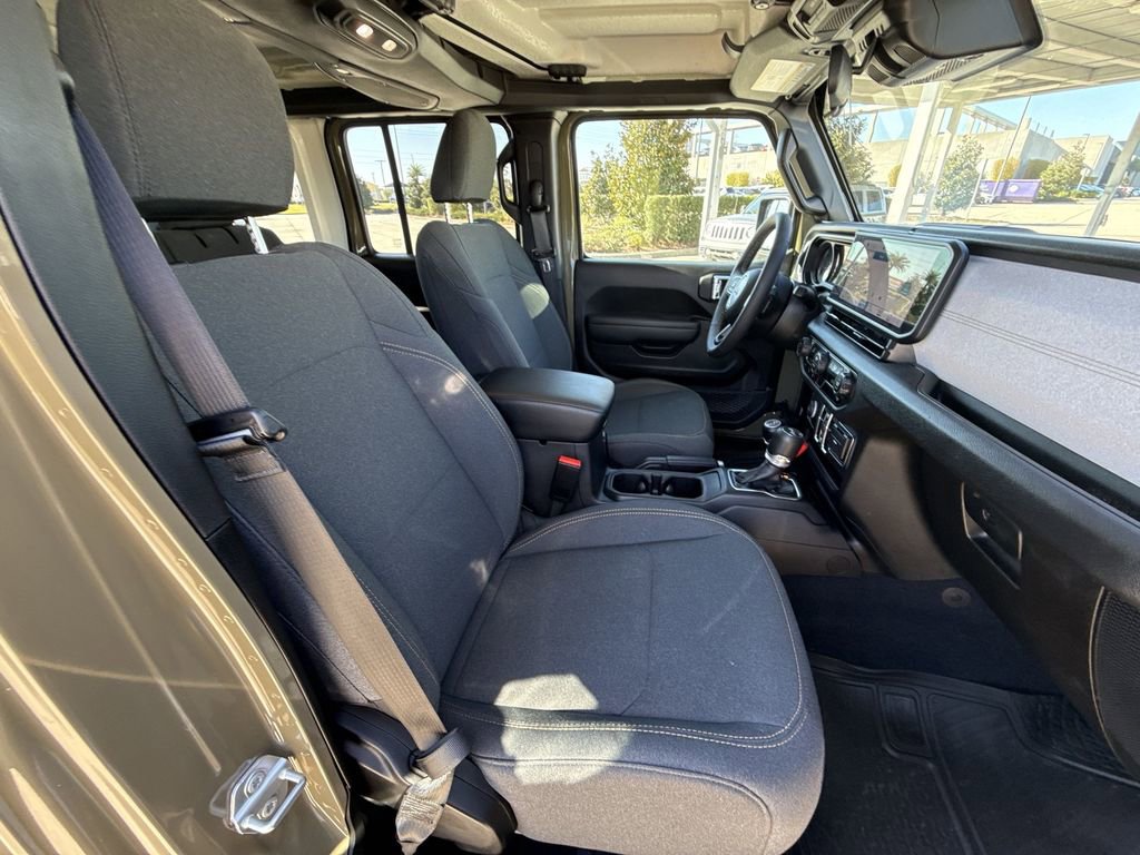Used 2025 Jeep Wrangler Sport S image 15