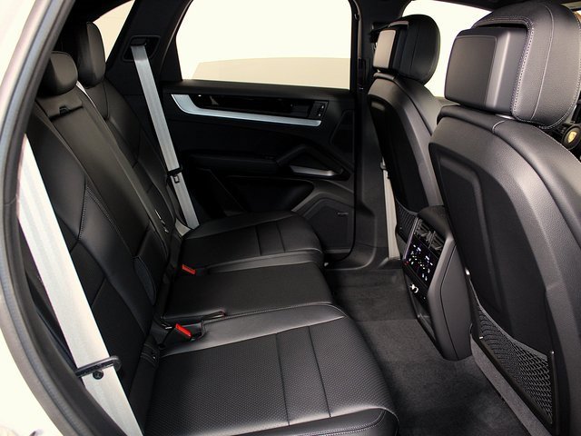 New 2025 Porsche Cayenne image 24