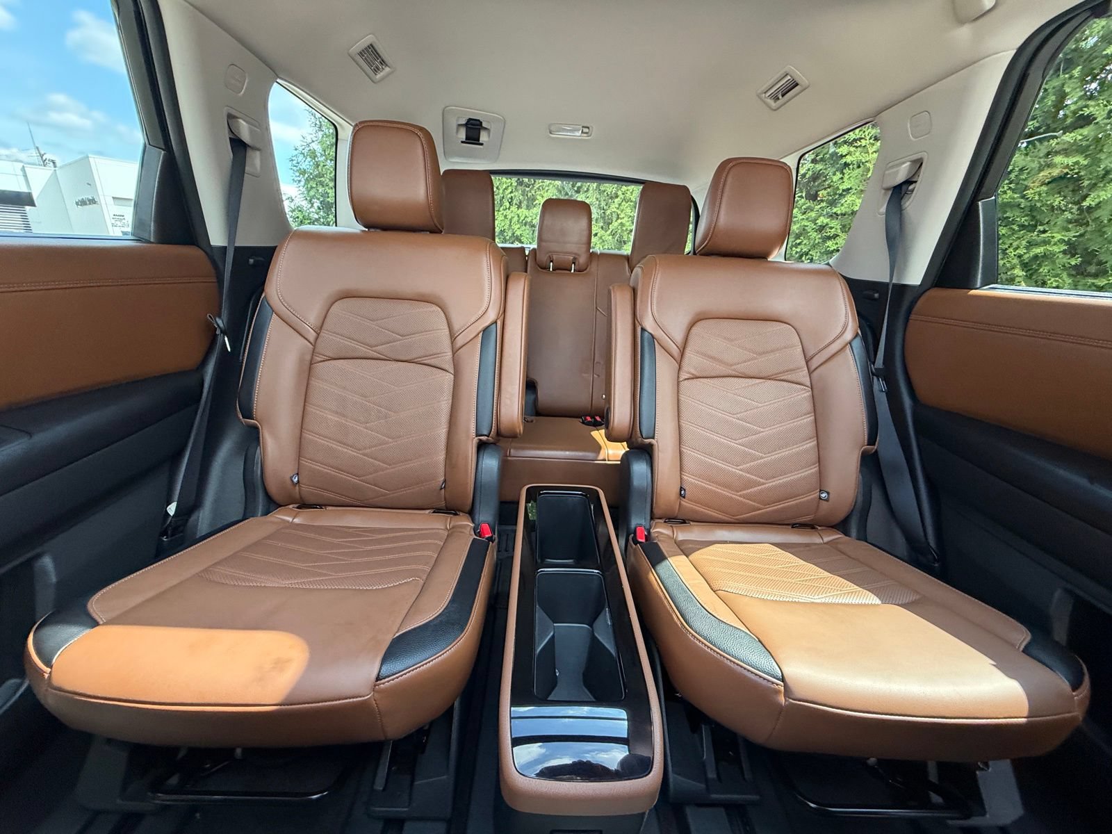 Used 2024 Nissan Pathfinder Platinum AWD/4WD image 3