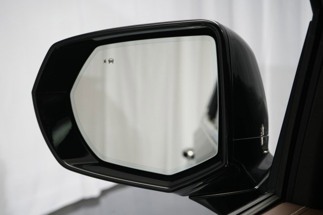 Used 2025 Chevrolet Tahoe High Country image 30