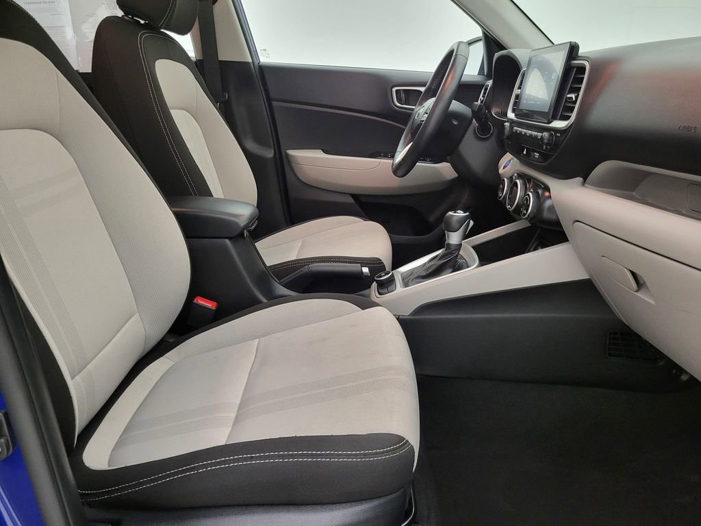 Used 2025 Hyundai Venue SEL image 33