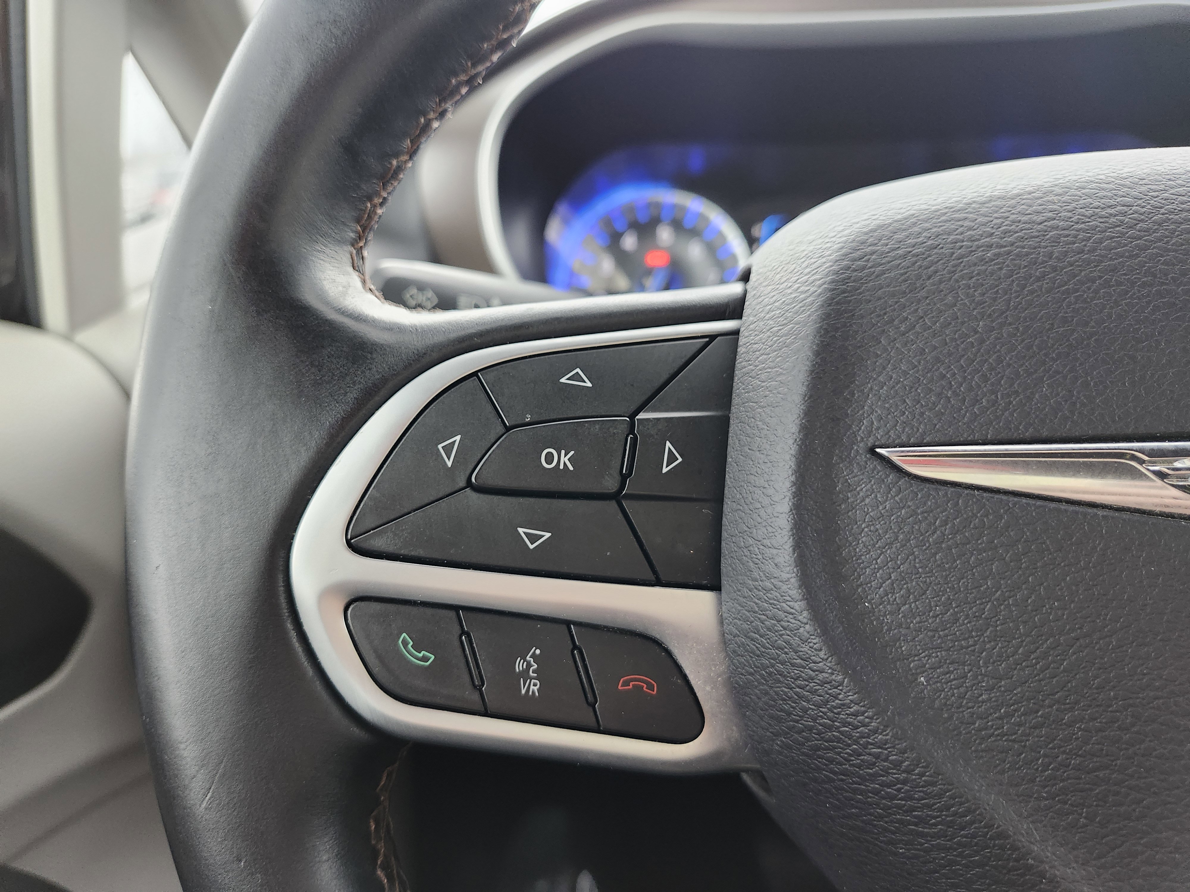 Used 2017 Chrysler Pacifica Touring-L image 34