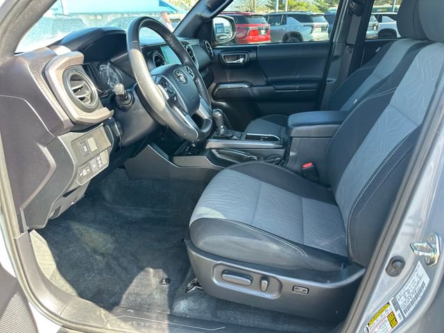 Used 2020 Toyota Tacoma TRD Off-Road AWD/4WD image 9