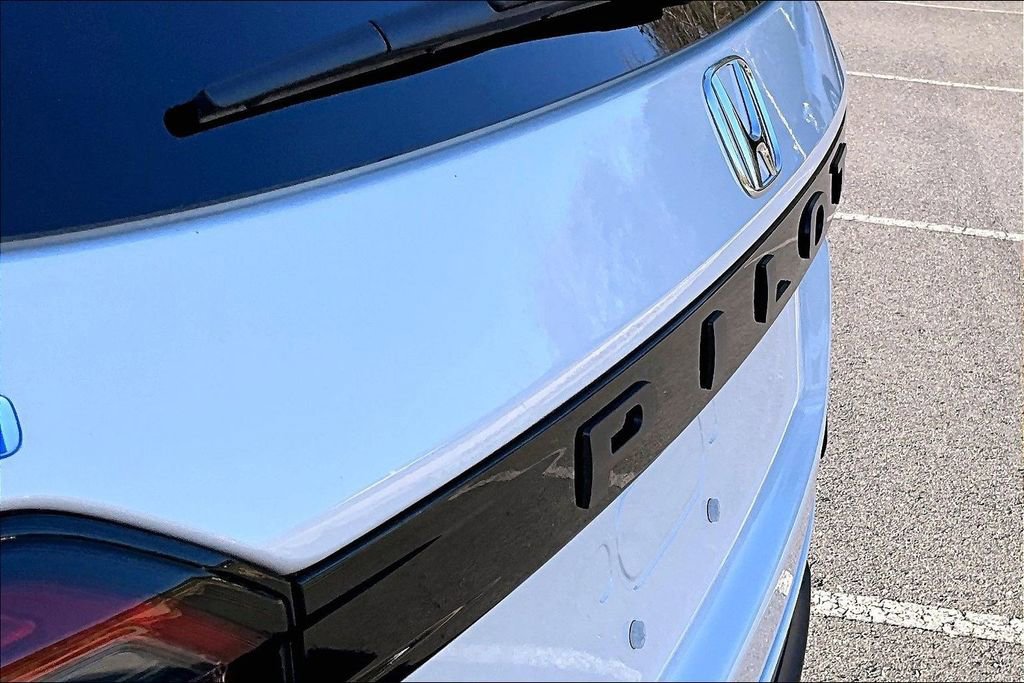 Certified 2025 Honda Pilot TrailSport image 24