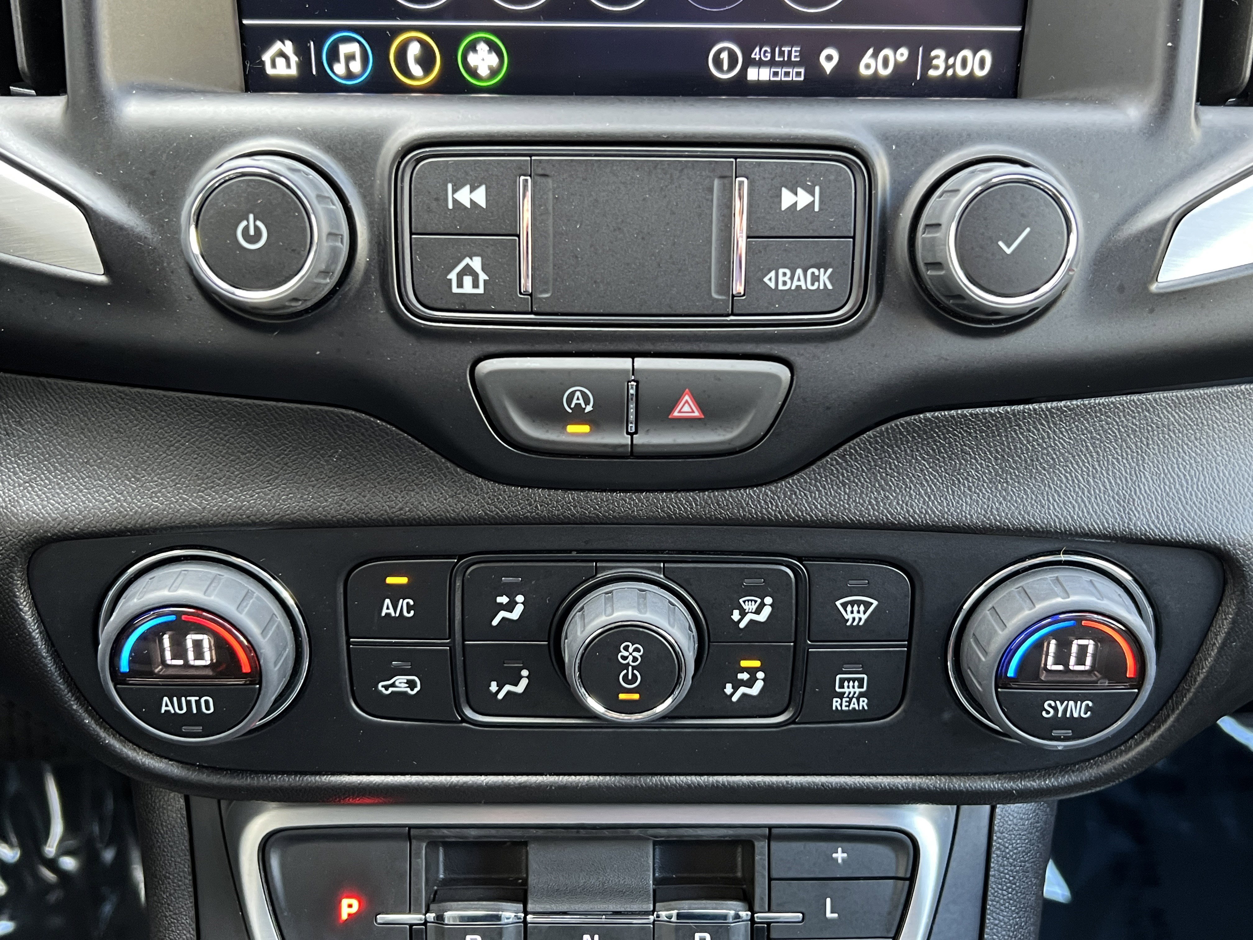 Used 2024 GMC Terrain SLT image 29