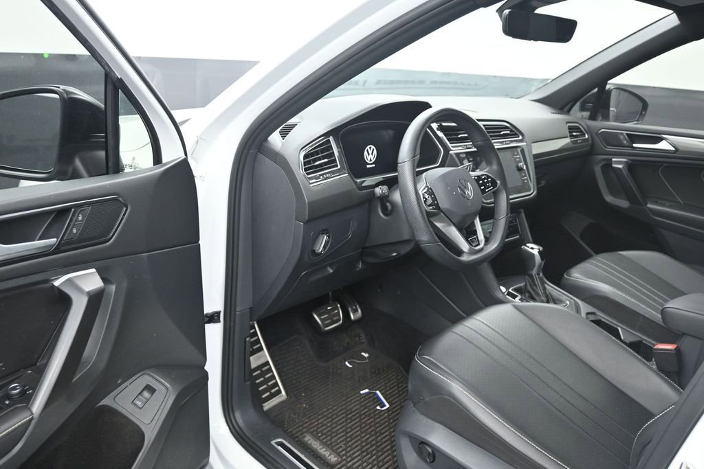 Used 2024 Volkswagen Tiguan SE R-Line FWD image 10