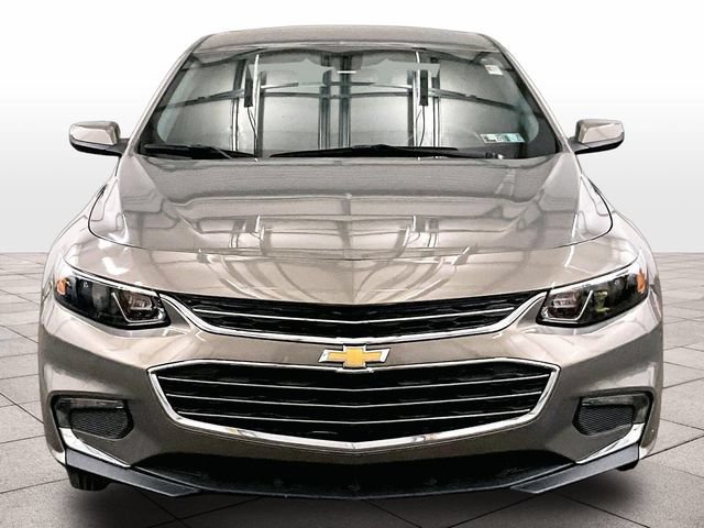 Used 2017 Chevrolet Malibu LT w/ Leather Package FWD image 3