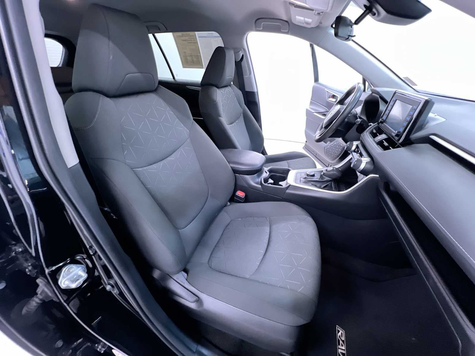 Used 2021 Toyota RAV4 XLE AWD/4WD image 35