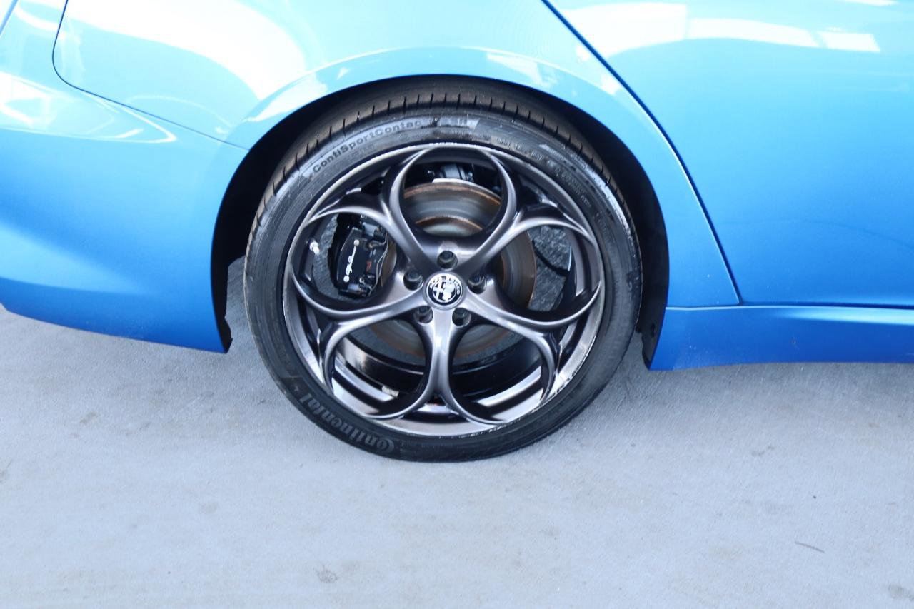 Used 2018 Alfa Romeo Giulia RWD image 5