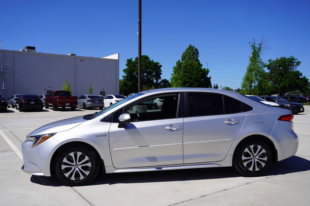 Used 2020 Toyota Corolla LE w/ Carpet Mat Package (TMS) FWD image 3