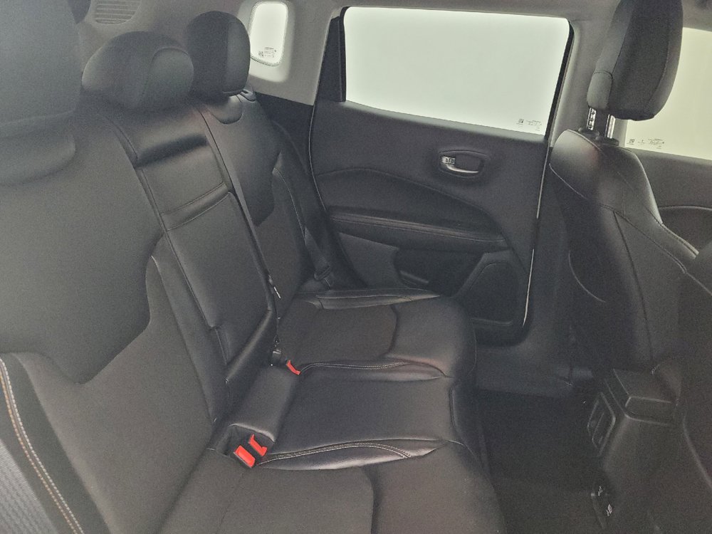 Used 2017 Jeep Compass Latitude w/ Popular Equipment Group FWD image 19