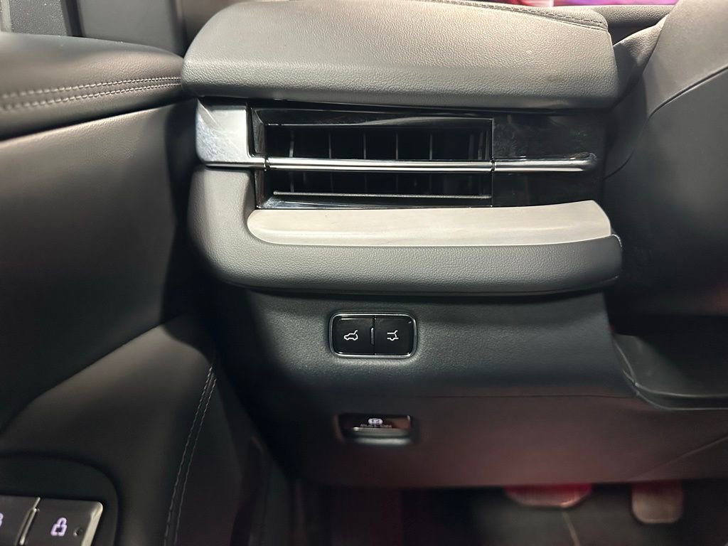 Used 2025 Lincoln Navigator Reserve image 17