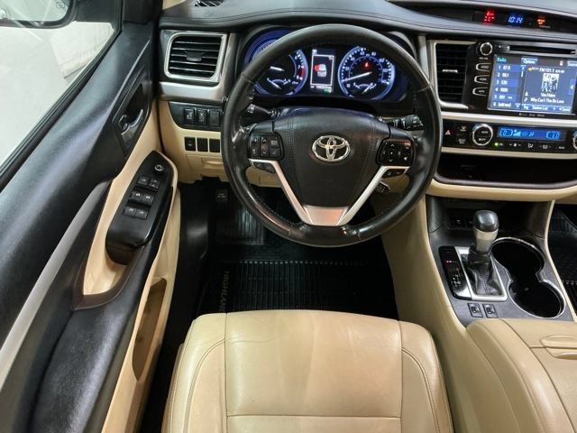 Used 2018 Toyota Highlander XLE AWD/4WD image 11