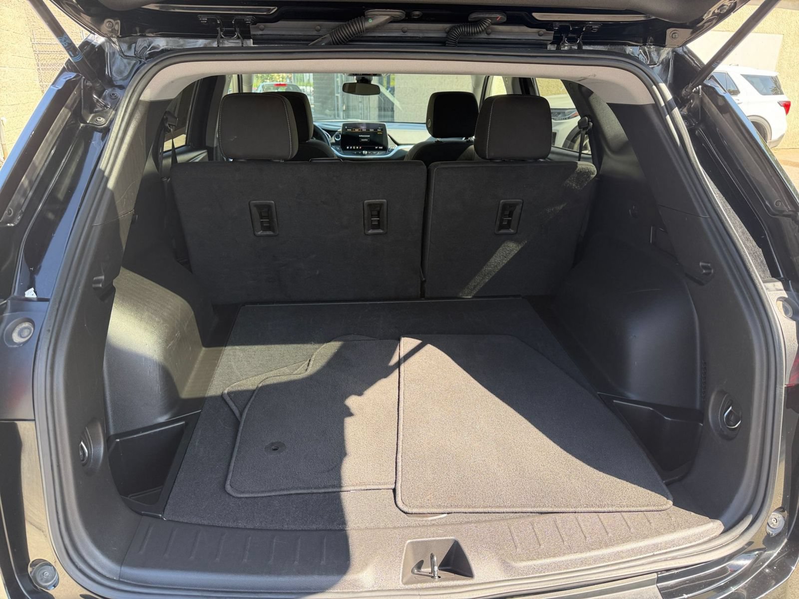 Used 2025 Chevrolet Blazer LT FWD image 32