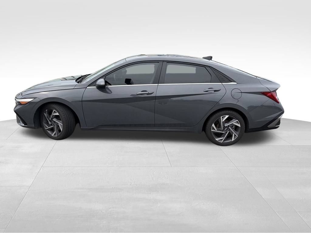 Used 2025 Hyundai Elantra SEL FWD image 18