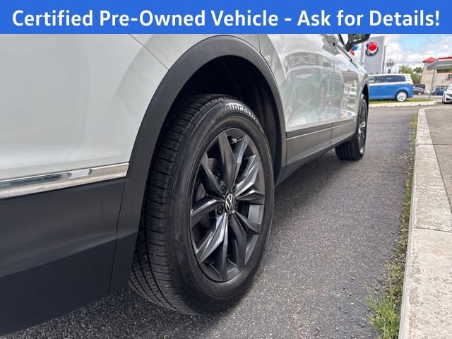 Certified 2023 Volkswagen Tiguan SE w/ Panoramic Sunroof Package AWD/4WD image 26
