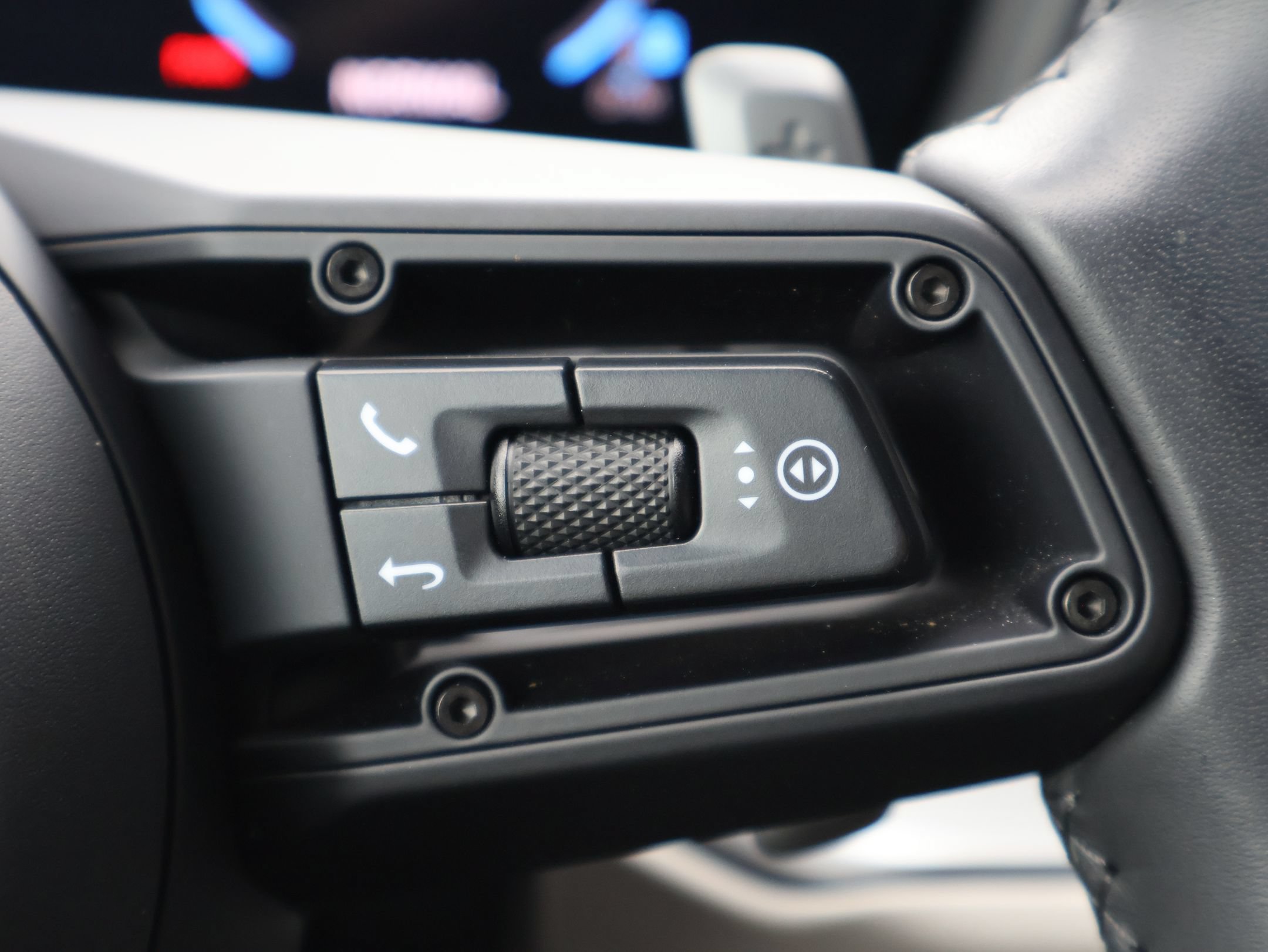 Certified 2025 Porsche Cayenne AWD/4WD image 18