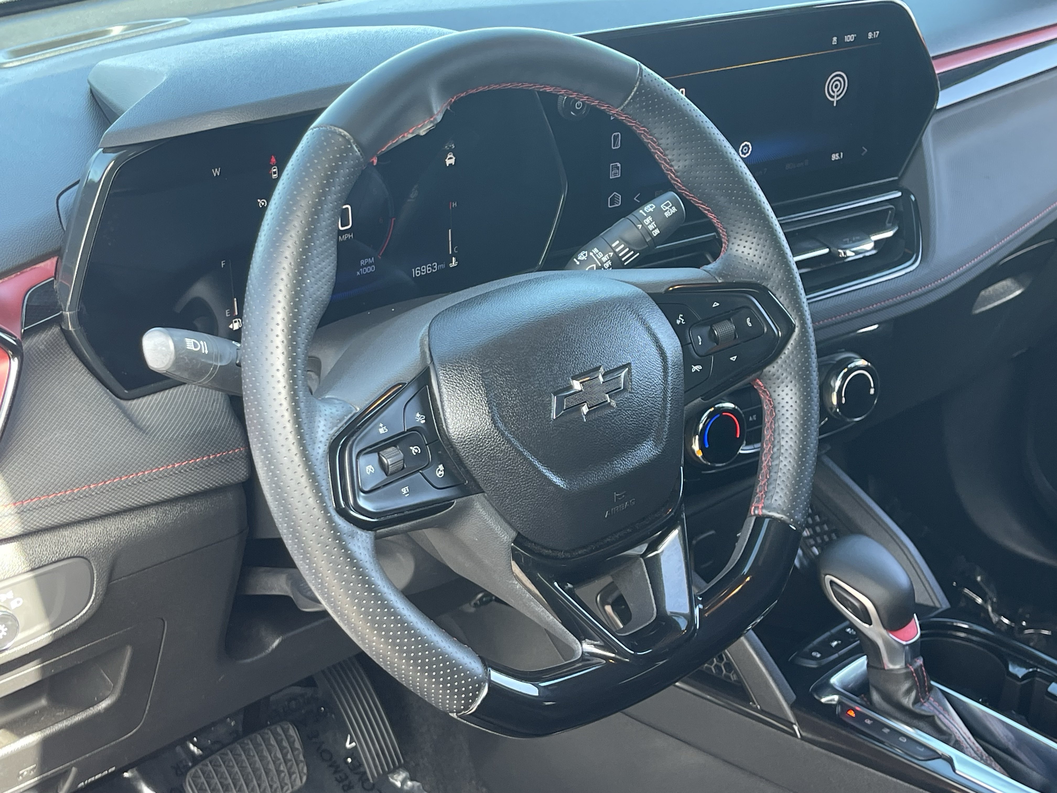 Used 2025 Chevrolet TrailBlazer RS FWD image 23