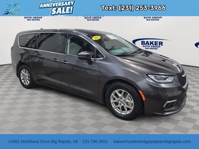 Used 2023 Chrysler Pacifica Touring-L image 1
