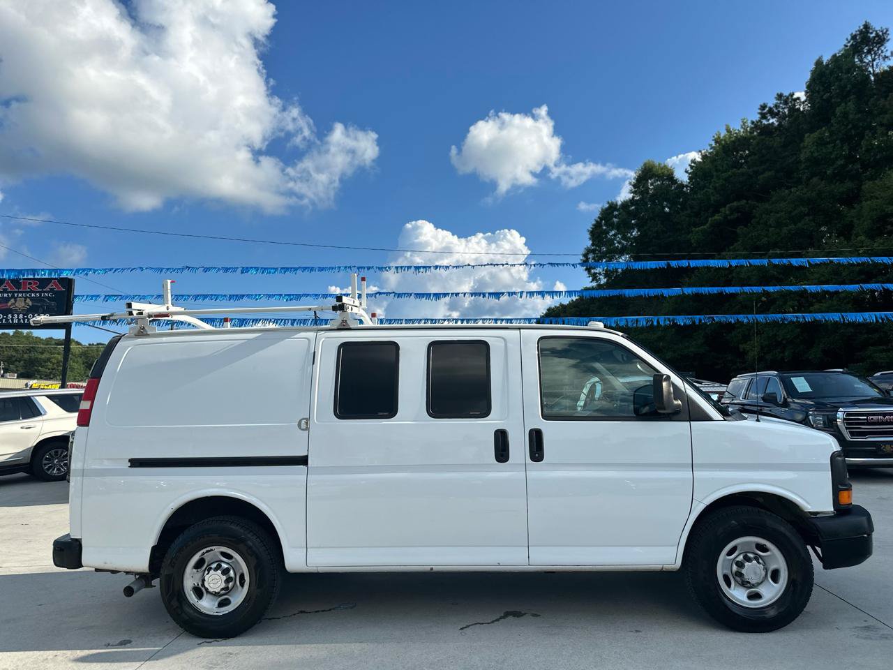 Used 2015 Chevrolet Express 2500 RWD image 8