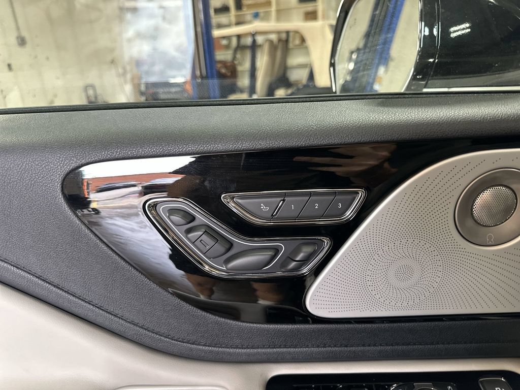 Used 2026 Lincoln Aviator Reserve AWD/4WD image 14