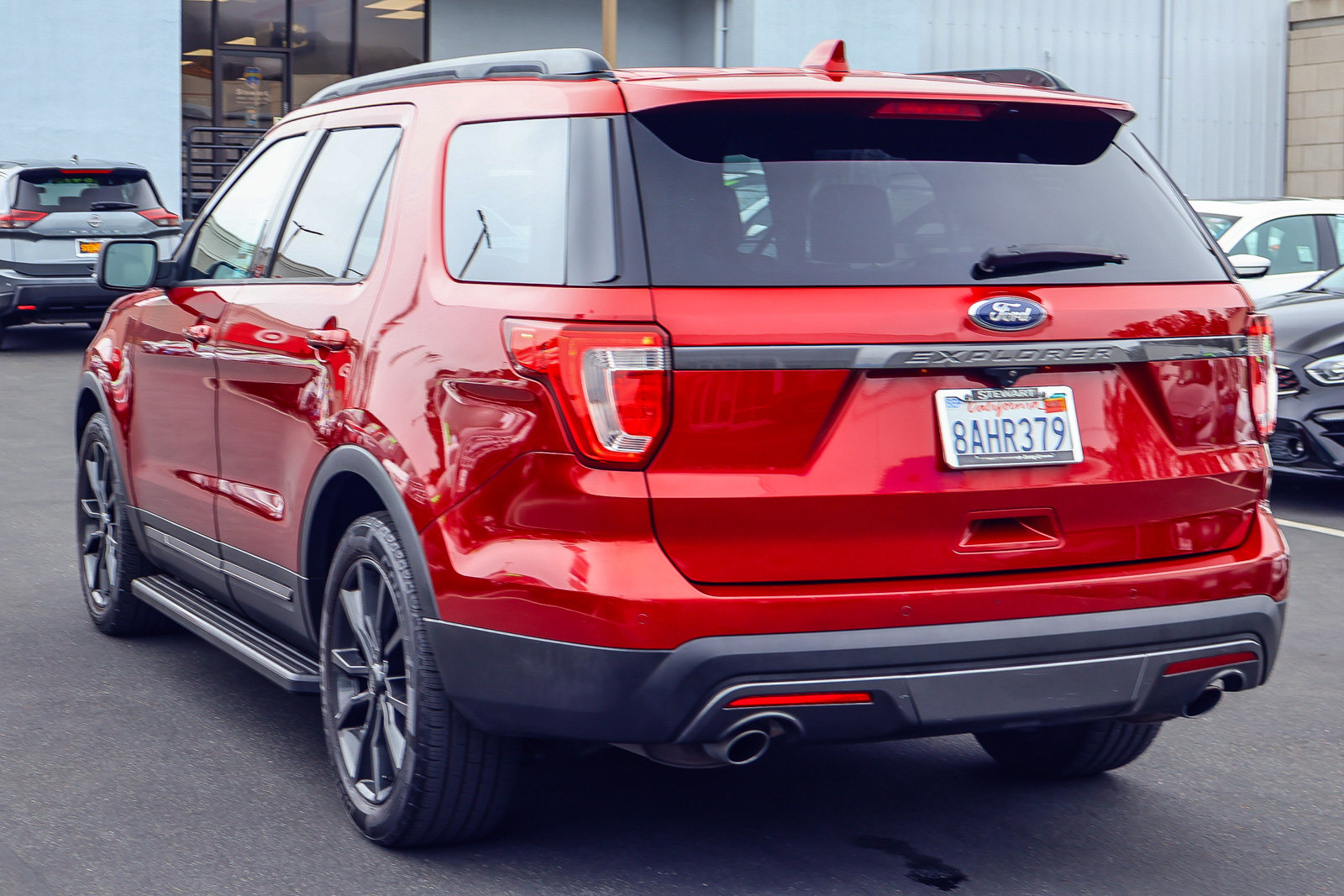 Used 2017 Ford Explorer XLT w/ Equipment Group 202A FWD image 23