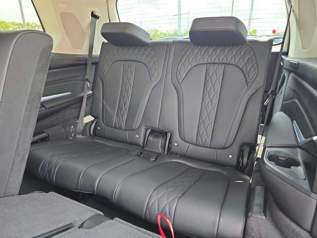 Used 2026 BMW X7 xDrive40i image 13