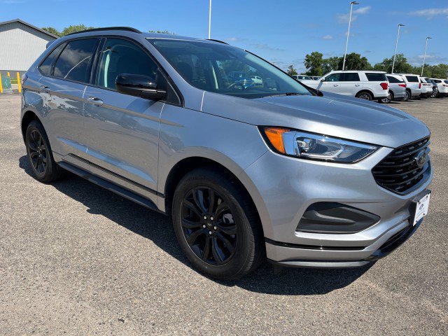 Used 2024 Ford Edge SE w/ Black Appearance Package image 8