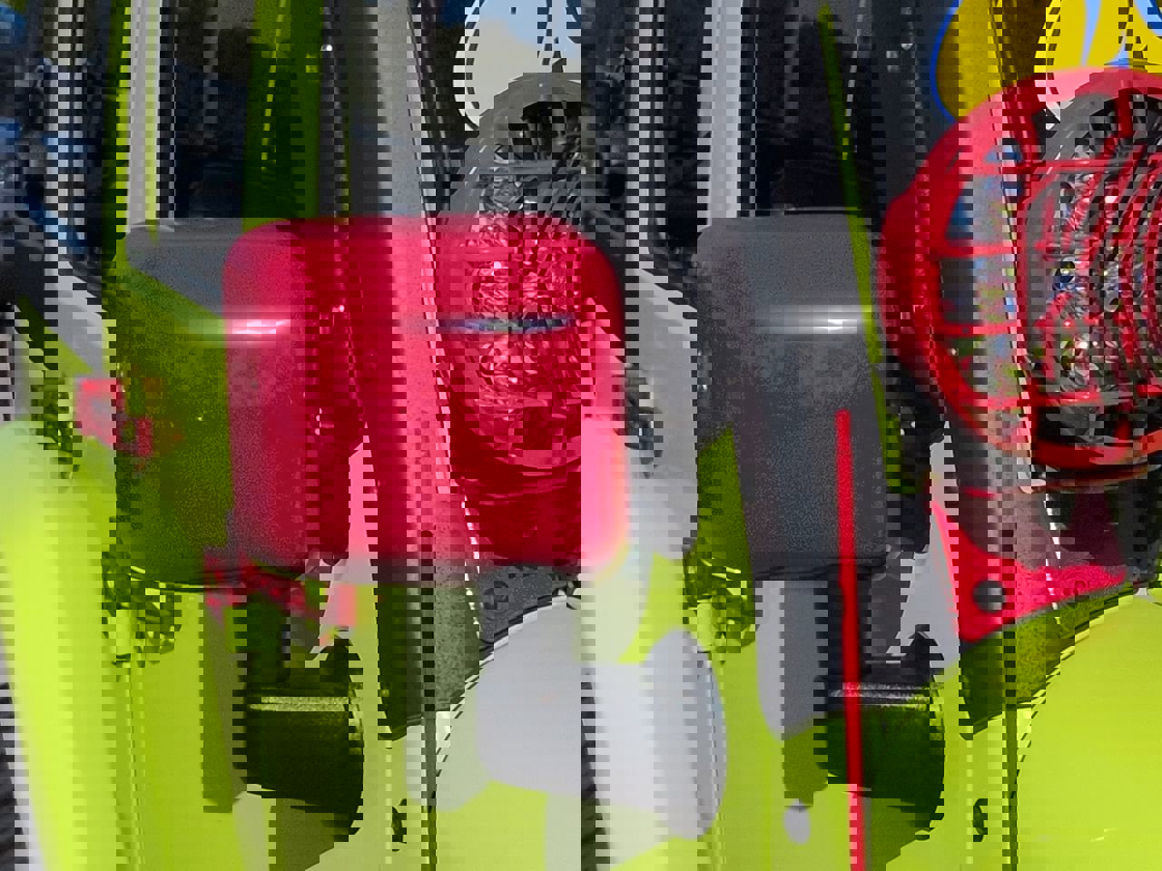 Used 2016 Jeep Wrangler Unlimited Sahara w/ Connectivity Group AWD/4WD image 11