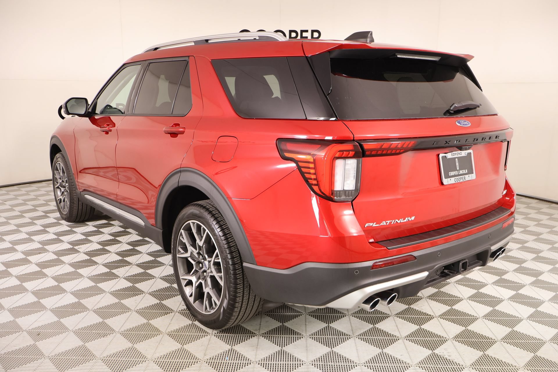 Used 2025 Ford Explorer Platinum w/ Ultimate Package AWD/4WD image 26