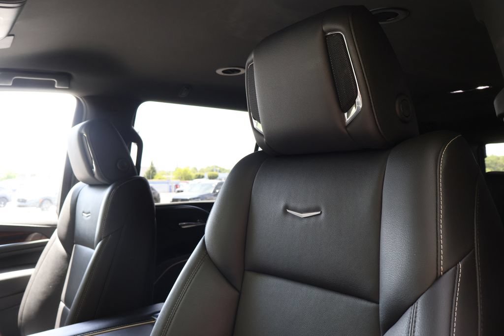 Certified 2022 Cadillac Escalade ESV Luxury w/ LPO, Illumination Package AWD/4WD image 38