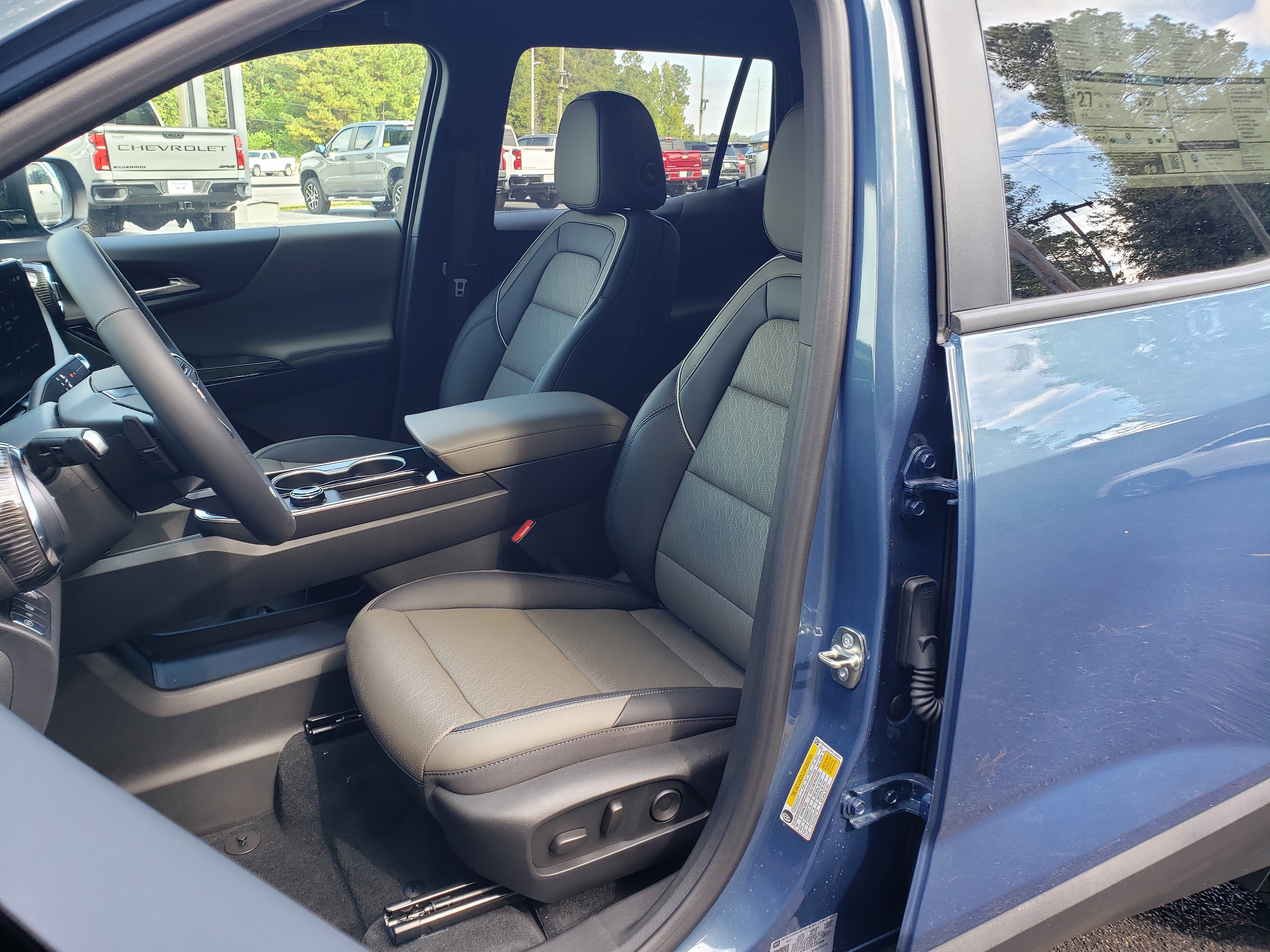 New 2026 Chevrolet Equinox LT w/ Convenience Package II image 32