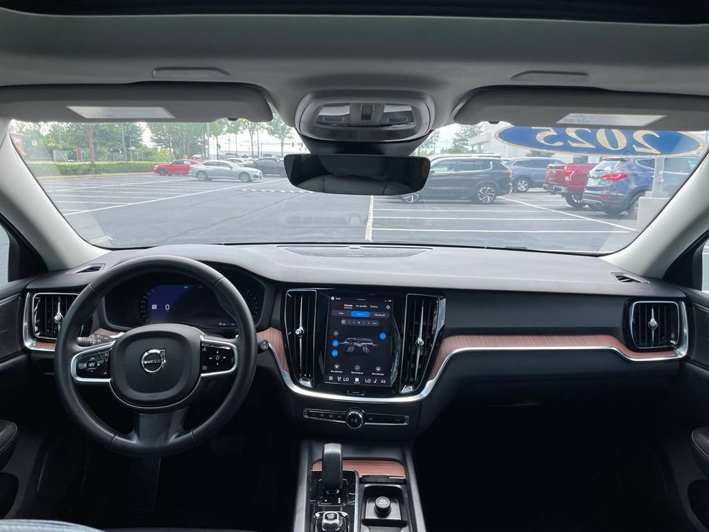Used 2025 Volvo V60 B5 Cross Country Plus AWD/4WD image 10