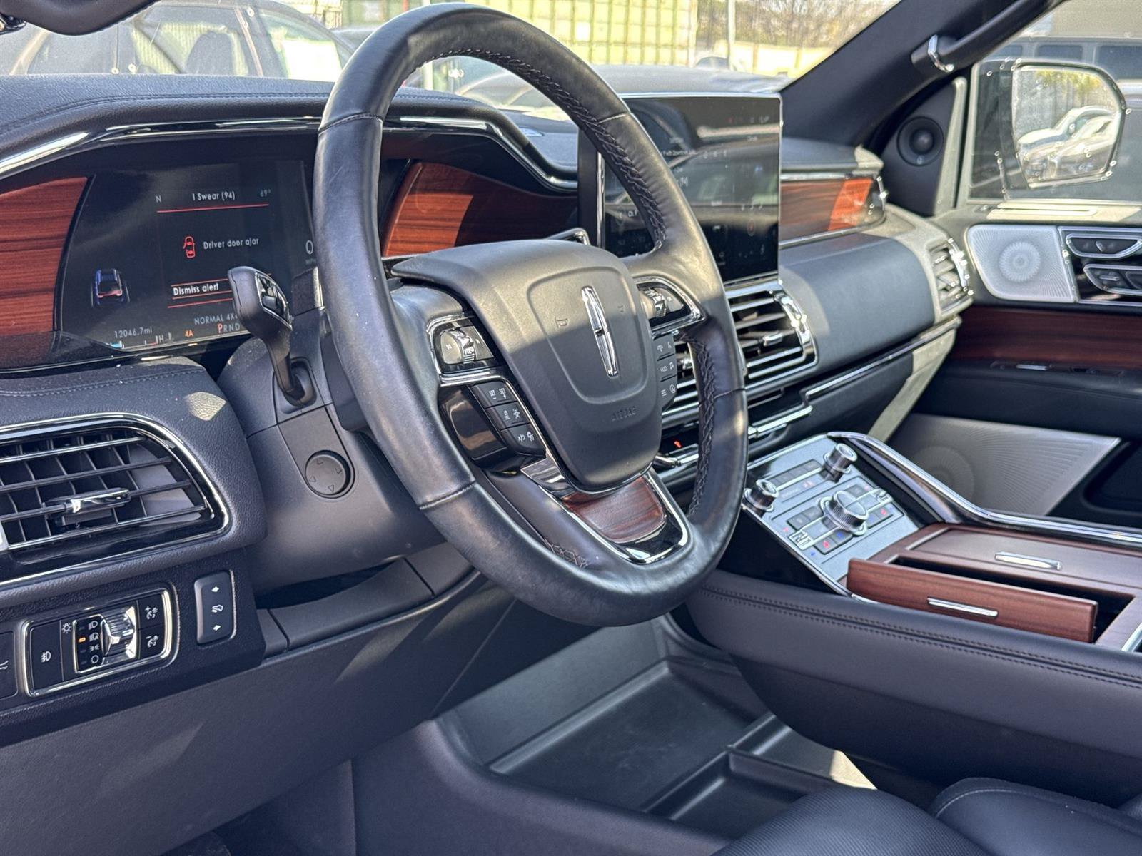 Used 2024 Lincoln Navigator Reserve AWD/4WD image 9