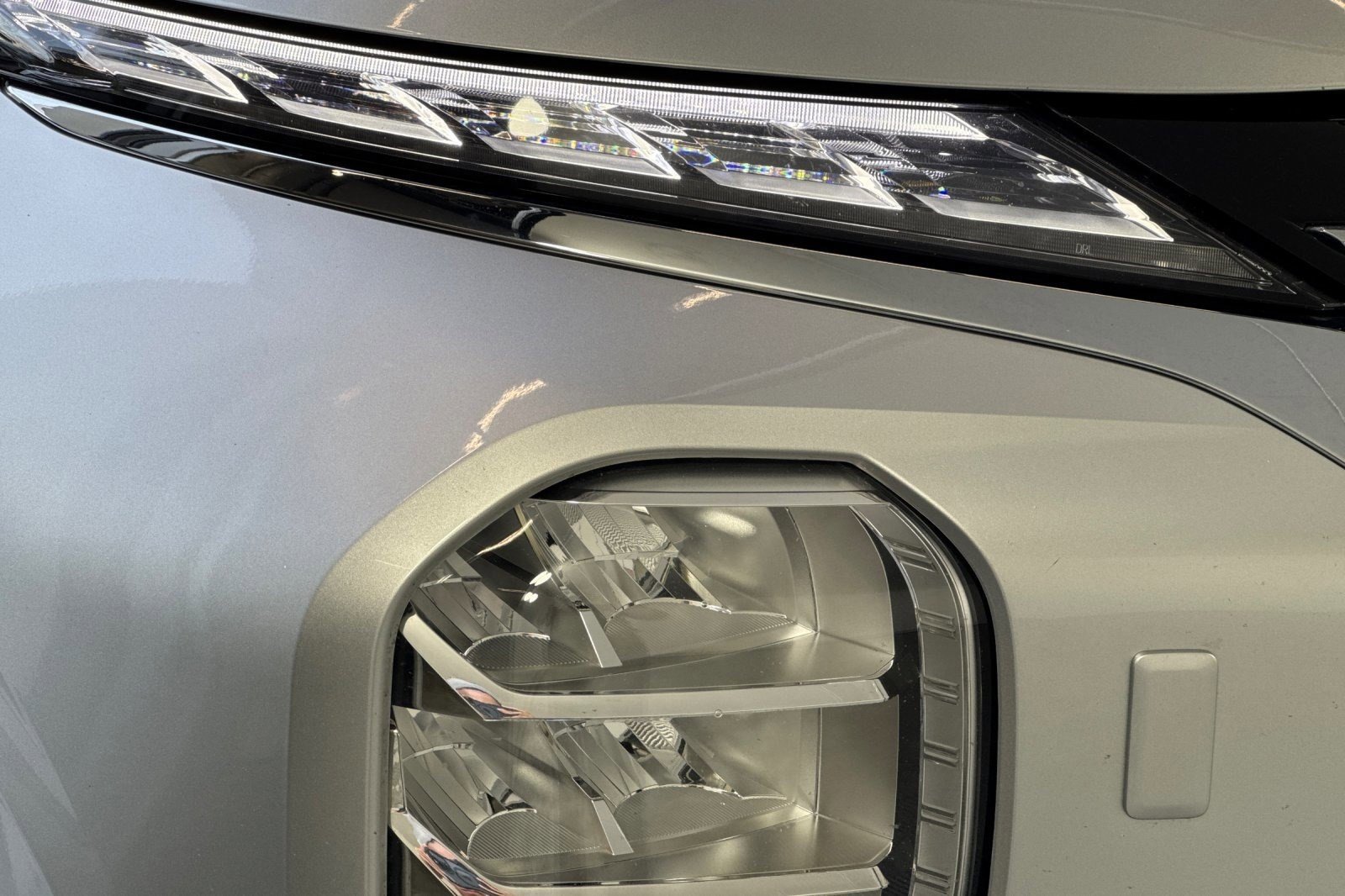 Used 2025 Mitsubishi Outlander SEL image 10