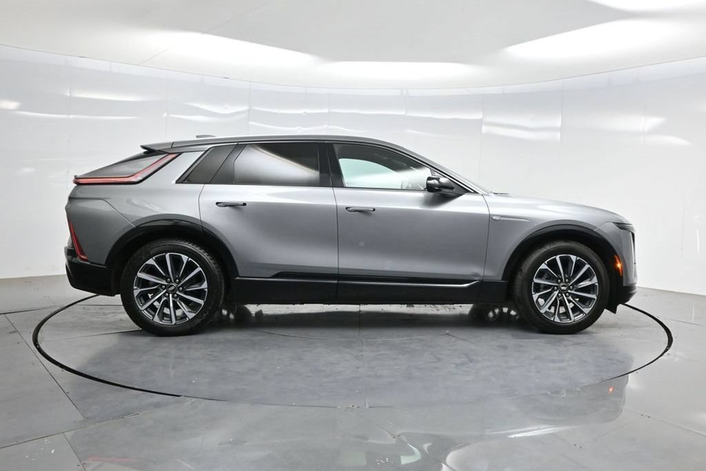 Used 2024 Cadillac Lyriq Sport RWD image 37