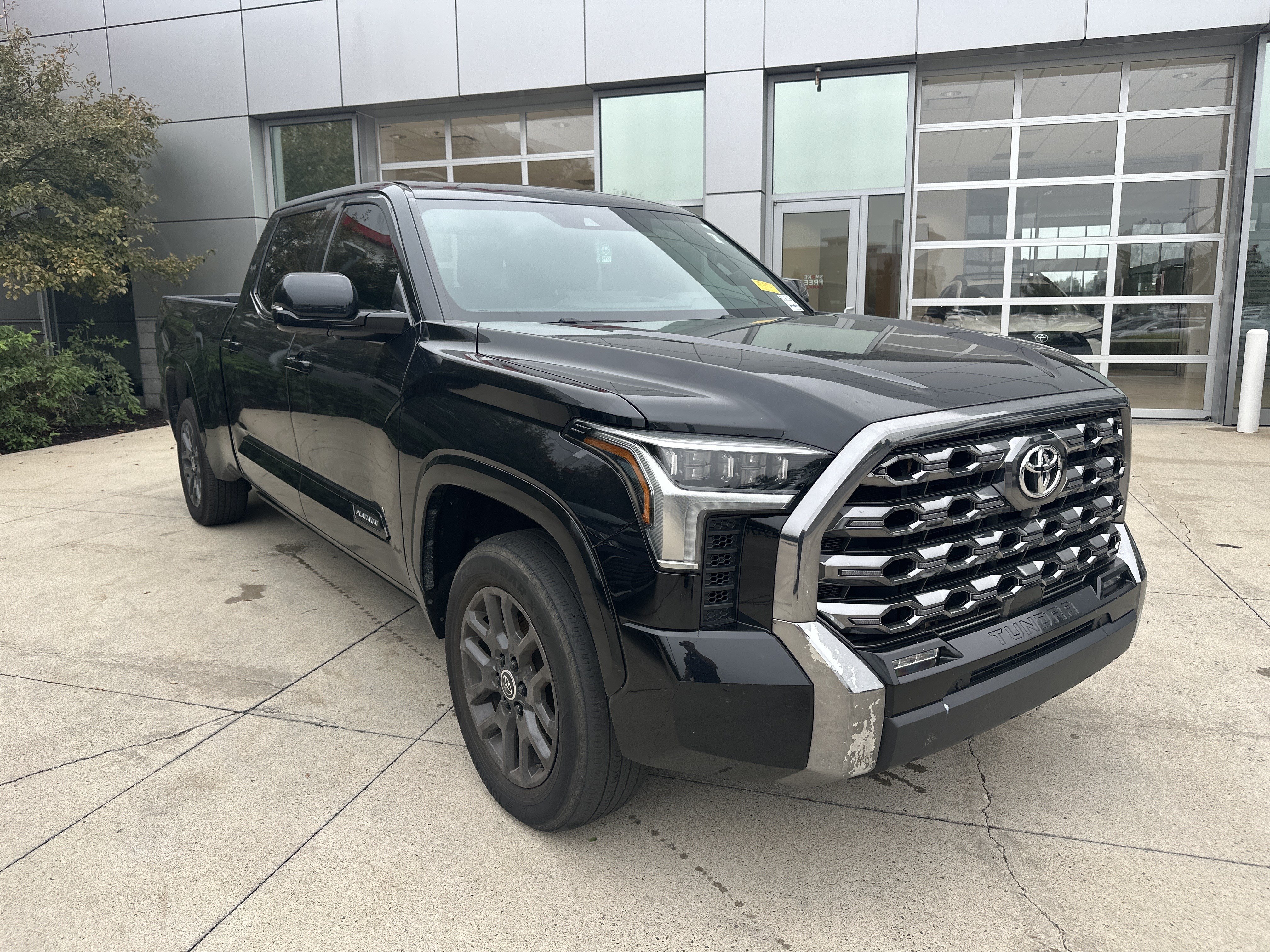Used 2024 Toyota Tundra Platinum AWD/4WD image 2