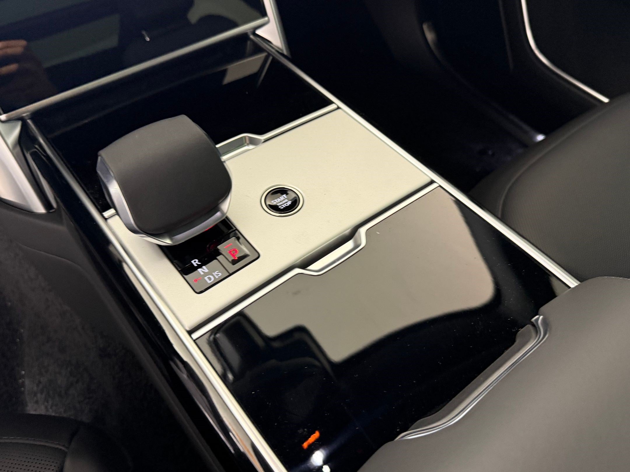 New 2026 Land Rover Range Rover SE AWD/4WD image 18