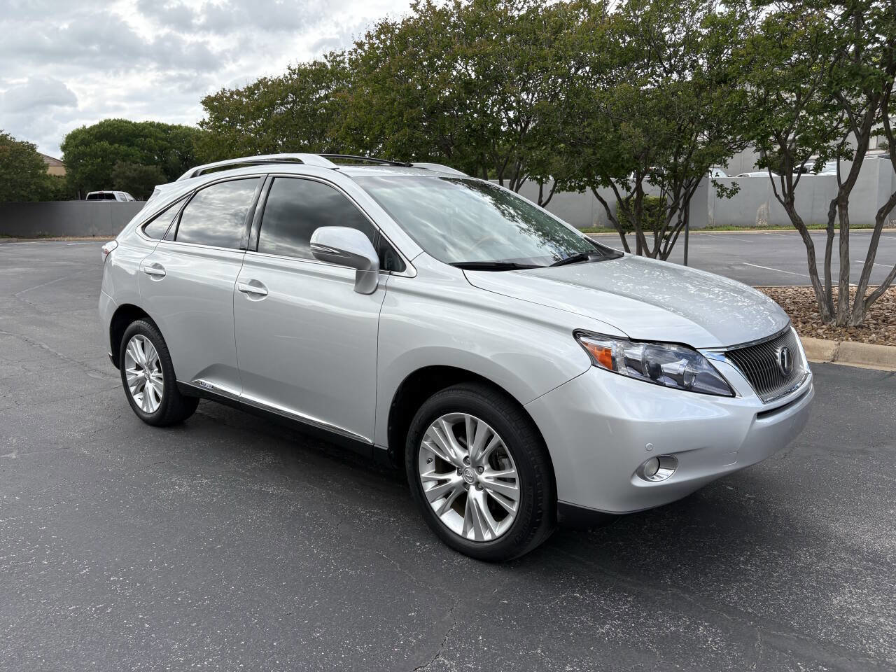 Used 2011 Lexus RX 450h AWD w/ Premium Pkg image 2
