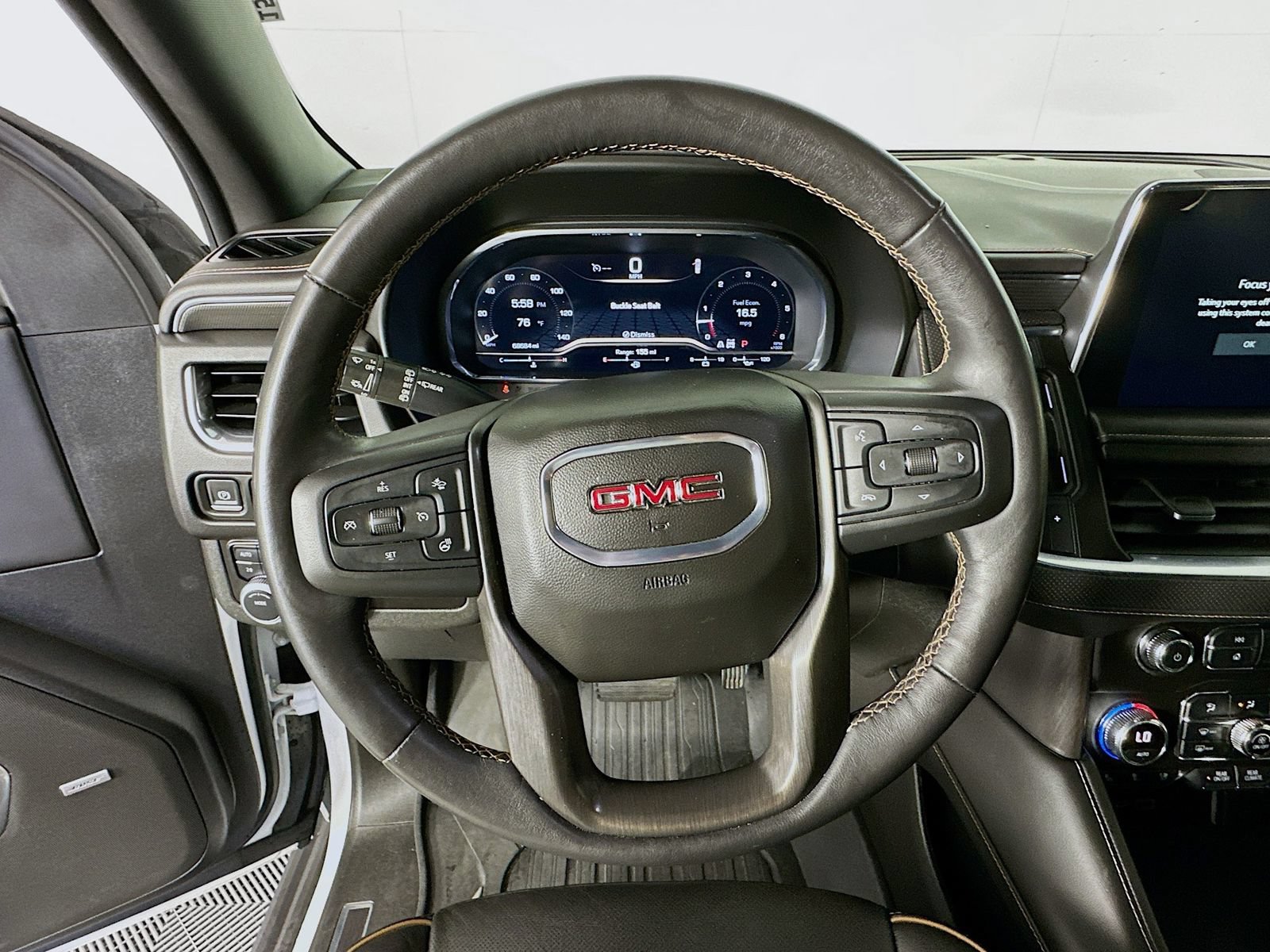 Used 2022 GMC Yukon XL AT4 AWD/4WD image 11