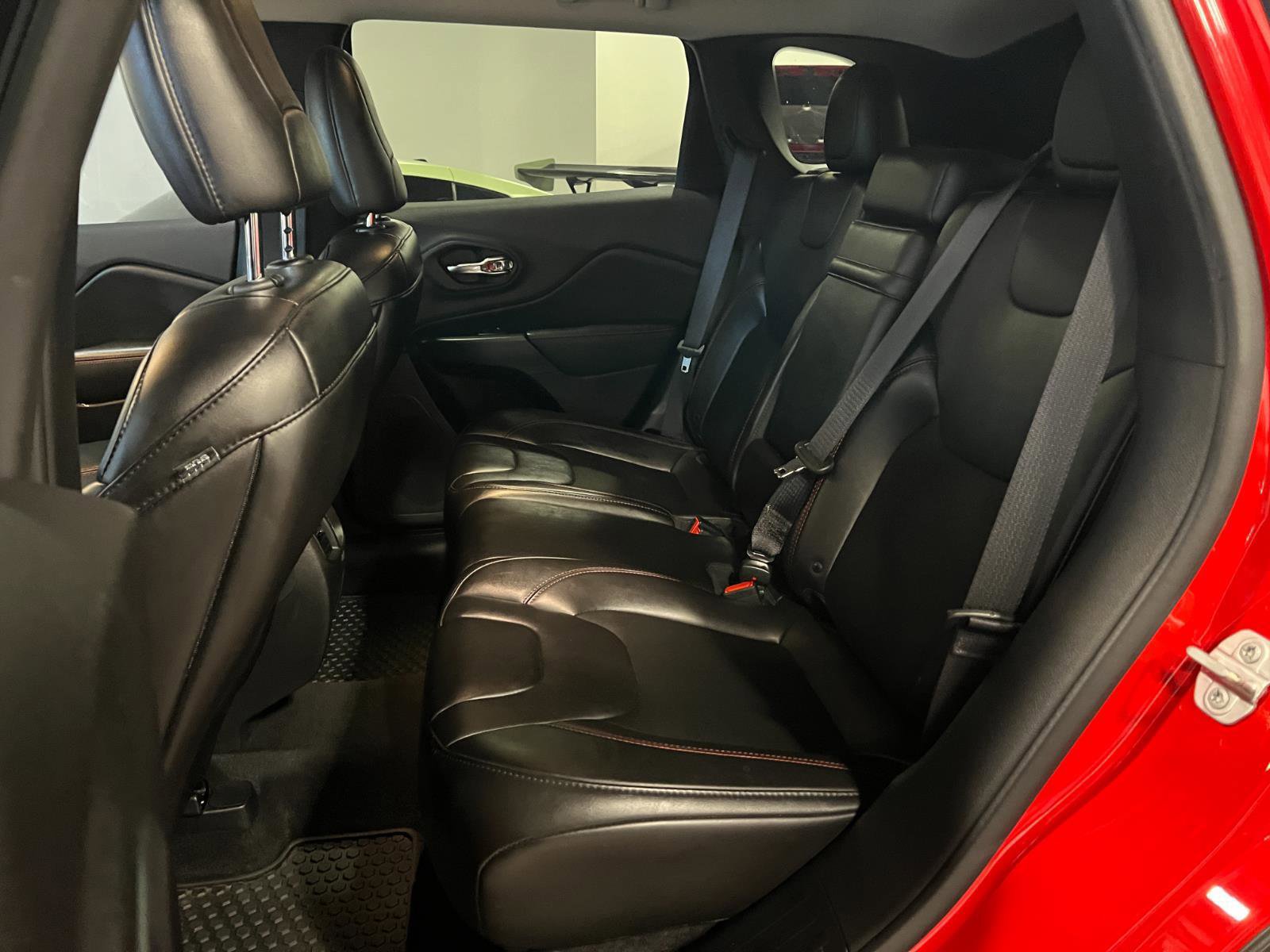 Used 2019 Jeep Cherokee Trailhawk w/ Cold Weather Group image 27